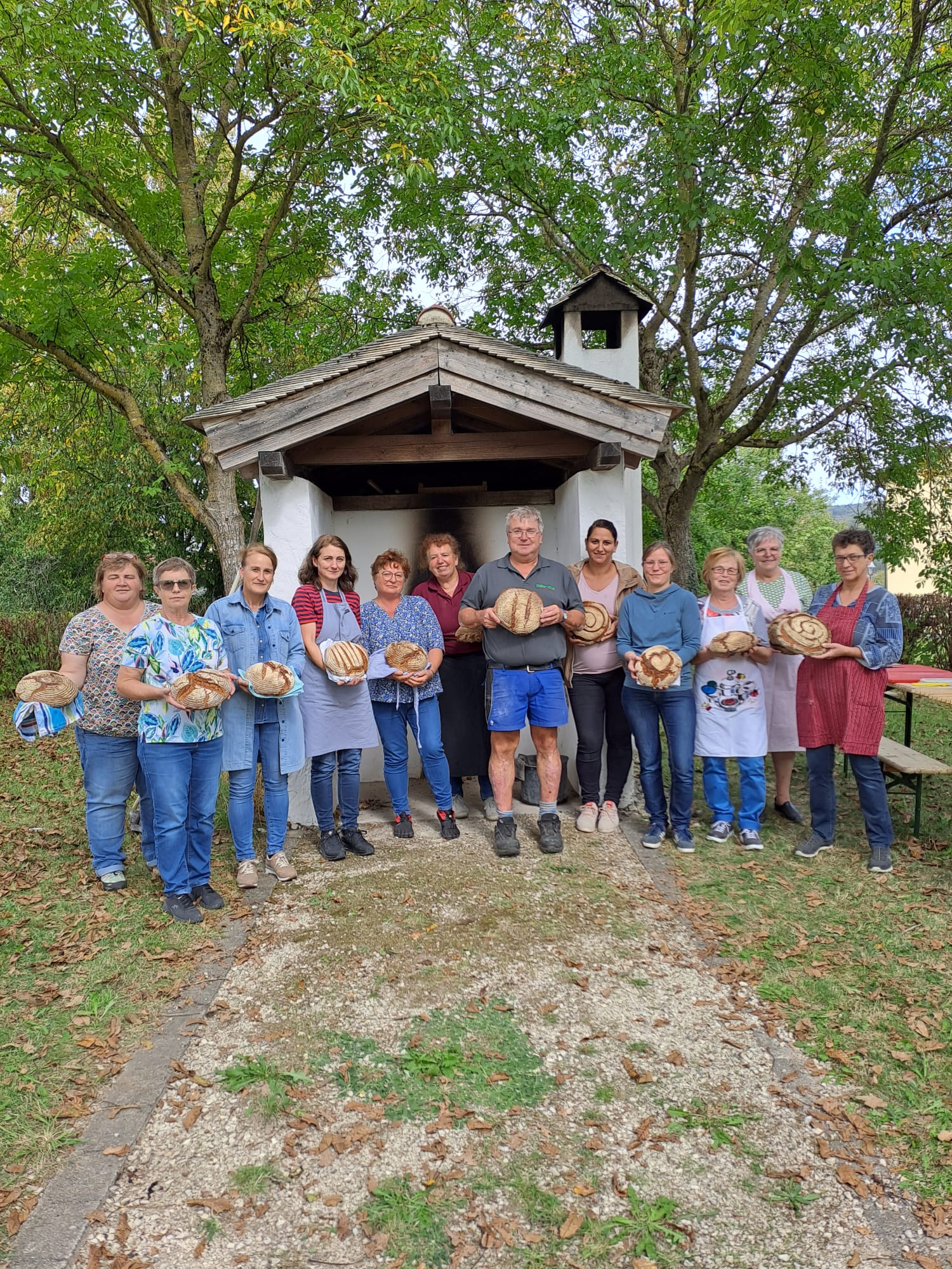 Gruppenfoto beim Brotbacken
